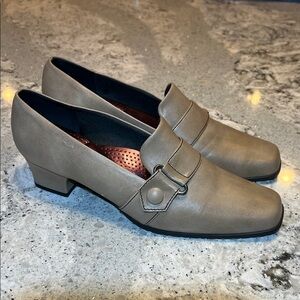 Piccadilly Tan Women's Loafers Size 7.5